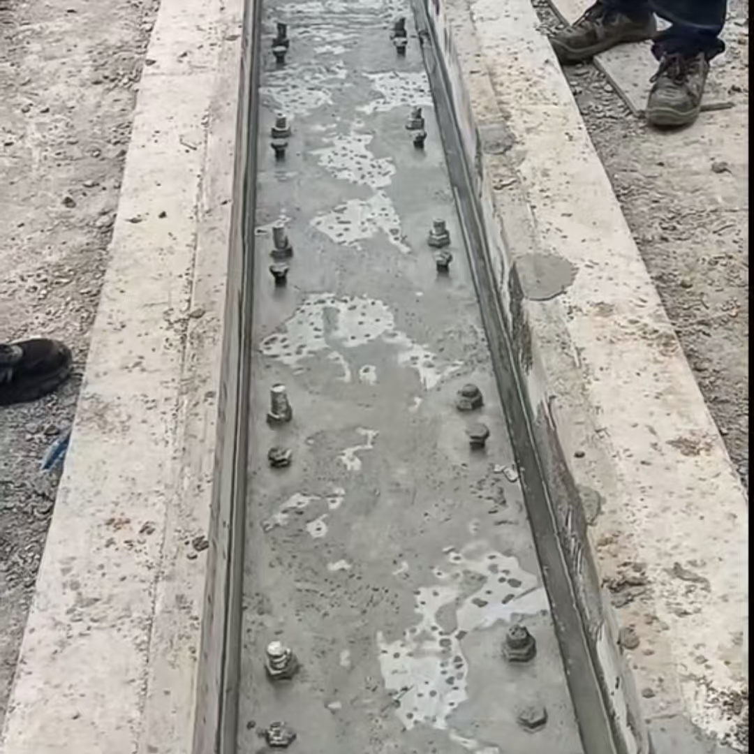 洛南港口码头起重机龙门吊重型机械设备稳固用早强快凝轨道胶泥